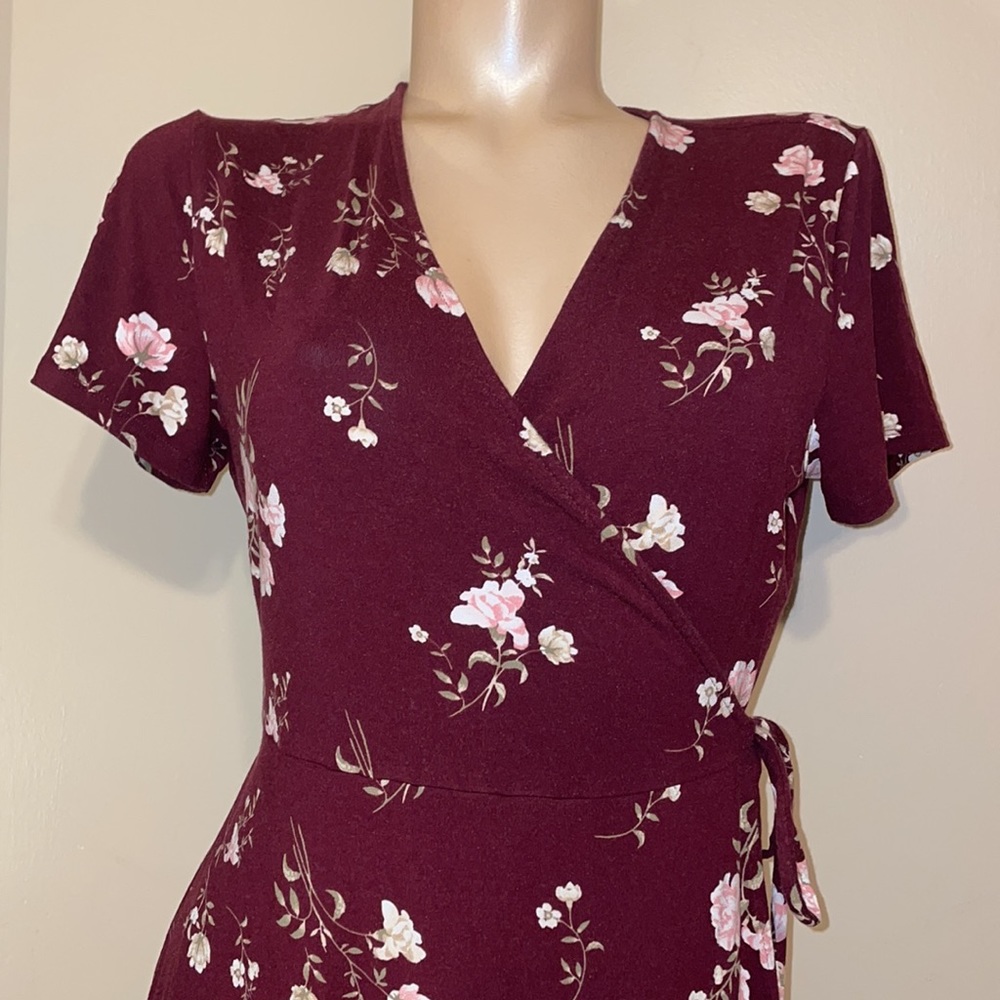Old Navy Burgundy Floral Wrap-Style Mini Dress - Picture 3 of 8